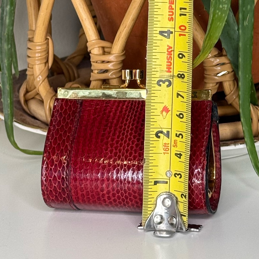 Vintage 1960s Red Snakeskin Kiss Lock Coin Purse Mini Barrel Wallet Gold Frame - Picture 8 of 9